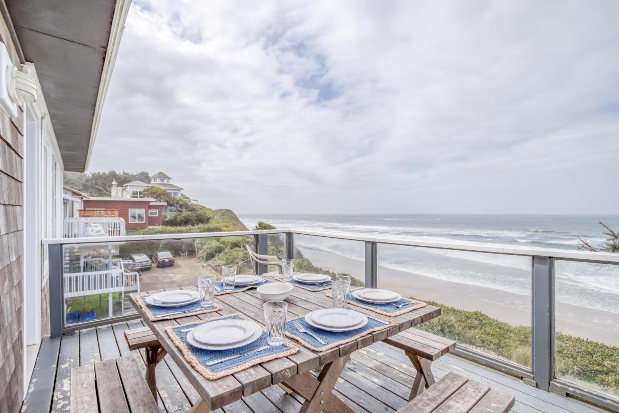 Above The Beach Lincoln City Exterior foto
