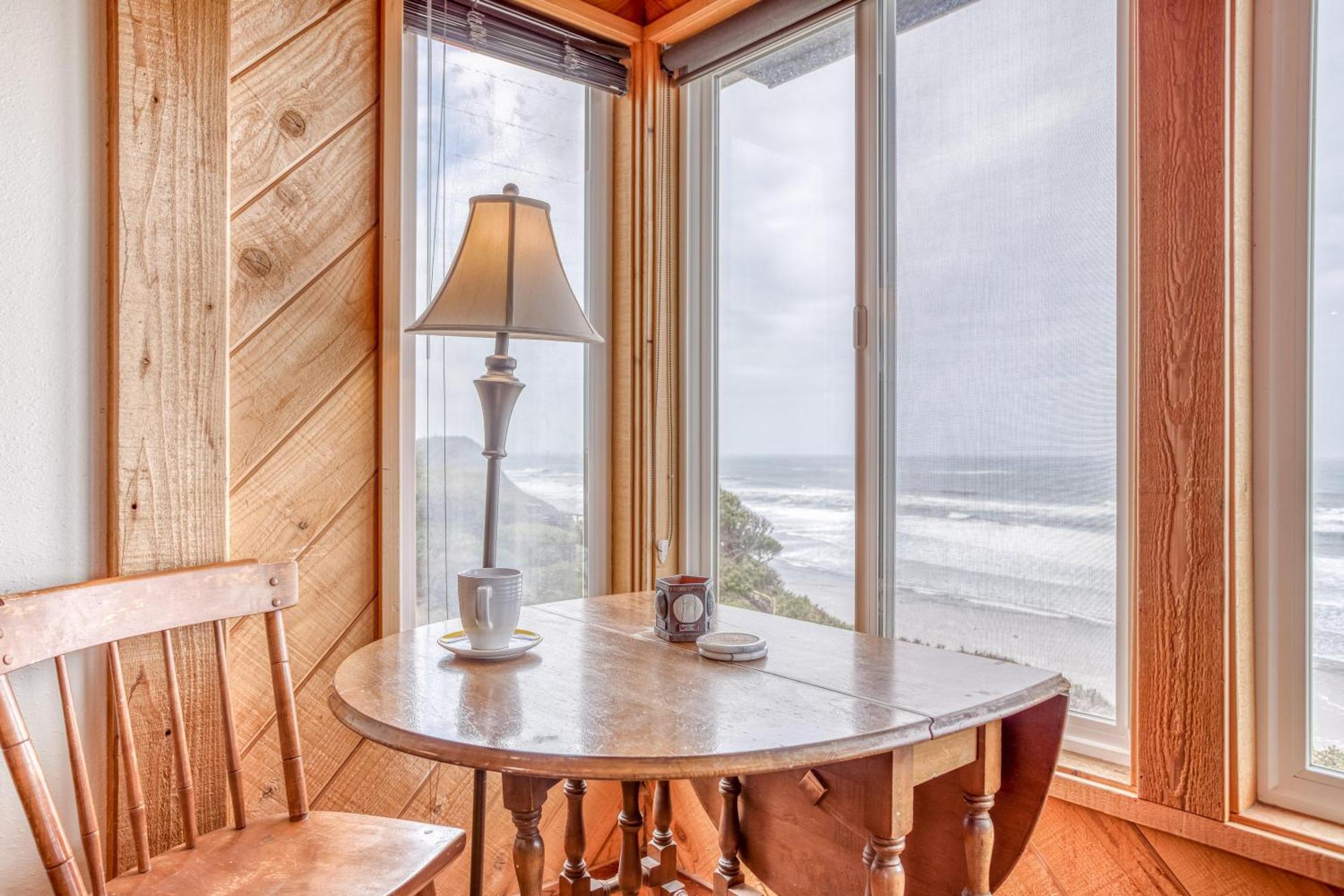 Above The Beach Lincoln City Exterior foto